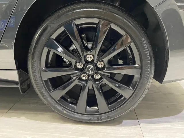 Mazda Axela — Фото автомобиля 10