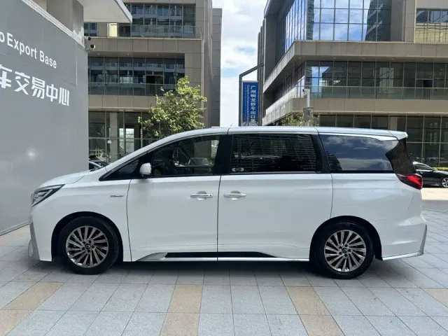 GAC Trumpchi M8 — Фото автомобиля 3