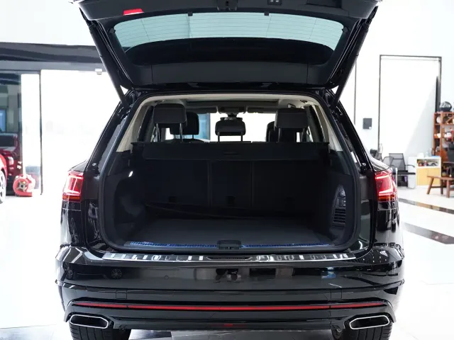 Volkswagen Touareg — Фото автомобиля 13