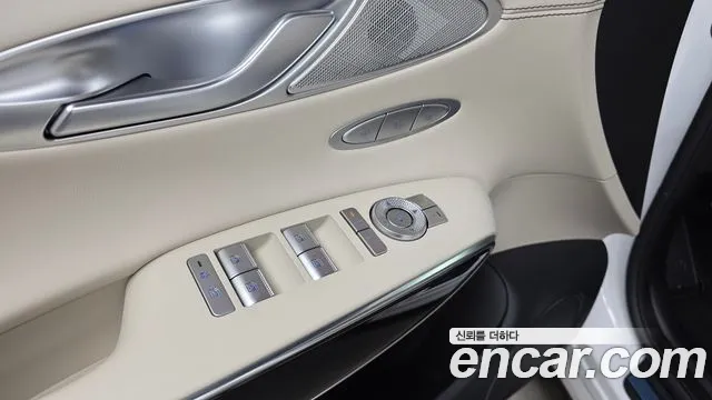 Genesis GV70 — Фото автомобиля 28