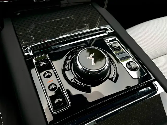 Rolls-Royce Cullinan — Фото автомобиля 21