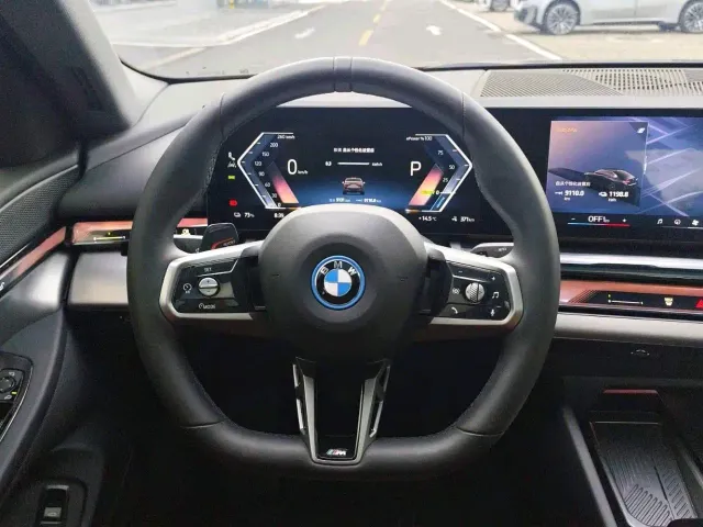 BMW i5 — Фото автомобиля 6