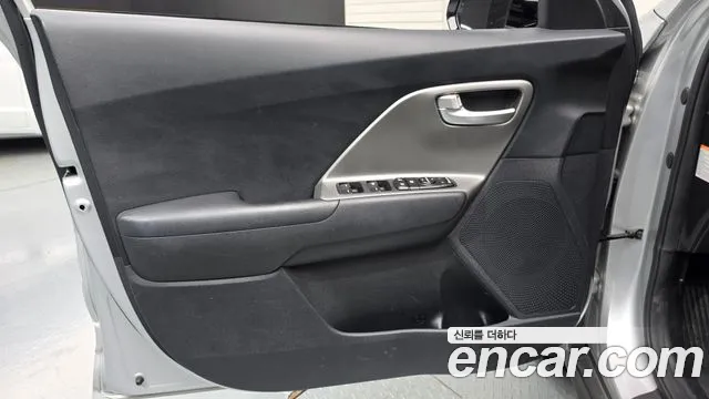Kia Niro — Фото автомобиля 13