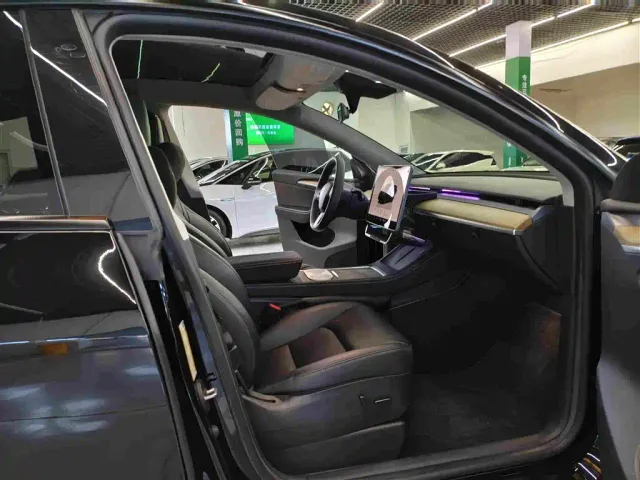 Tesla Model Y — Фото автомобиля 10