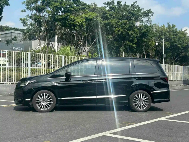 Honda Elysion — Фото автомобиля 5