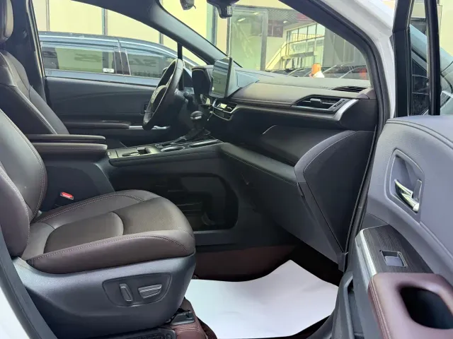 Toyota Granvia — Фото автомобиля 16