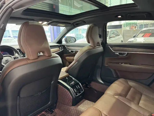 Volvo S90 — Фото автомобиля 11