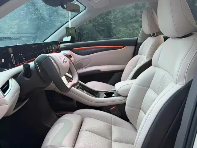 IM Motors LS6 — Фото автомобиля 12