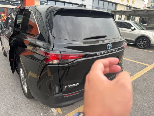 Toyota Sienna — Фото автомобиля 6