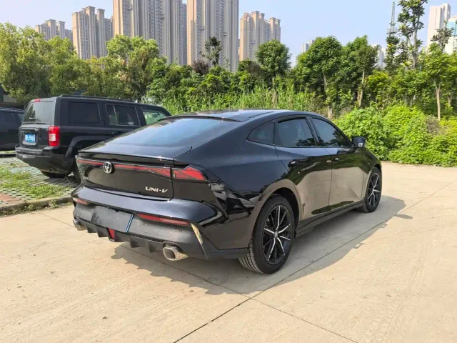 Changan UNI-V — Фото автомобиля 9