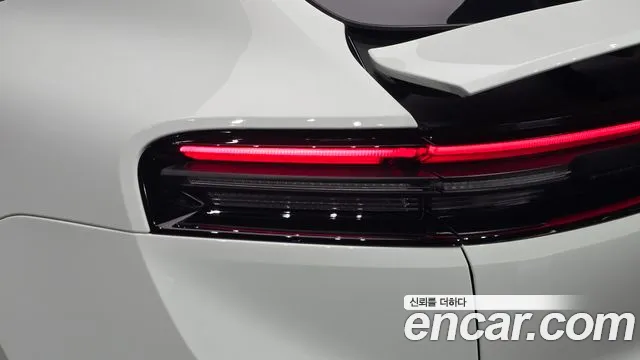 Porsche Macan Electric — Фото автомобиля 8