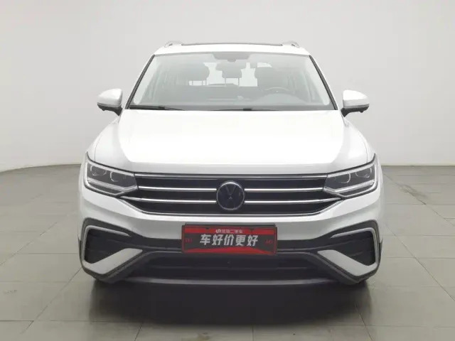 Volkswagen Tiguan L — Фото автомобиля 3