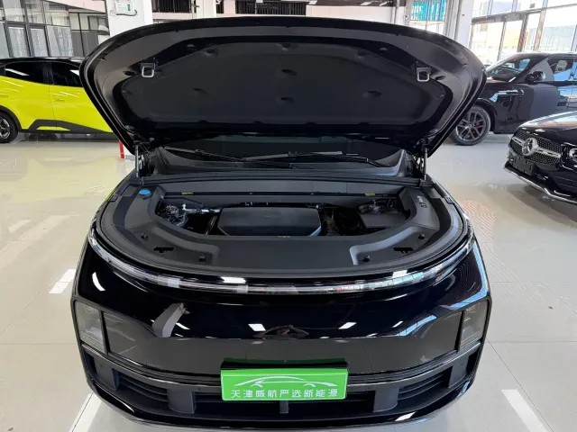 Li Auto L8 — Фото автомобиля 16