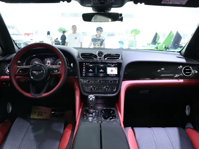 Bentley Bentayga 2022 4.0T V8 S — Фото автомобиля 4