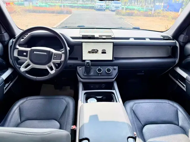 Land Rover Defender — Фото автомобиля 17