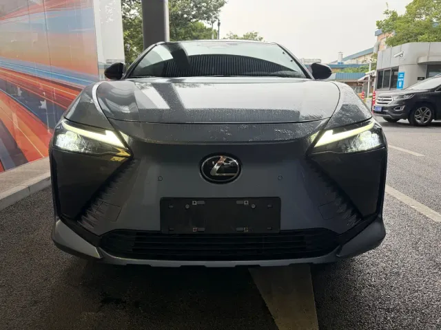 Lexus RZ — Фото автомобиля 2