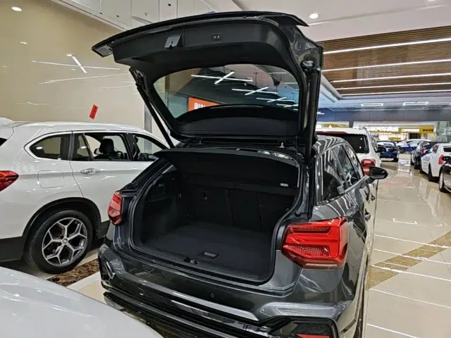 Audi Q2L — Фото автомобиля 18