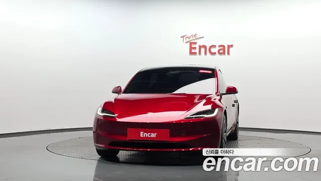 Tesla Model 3 — Фото автомобиля 3
