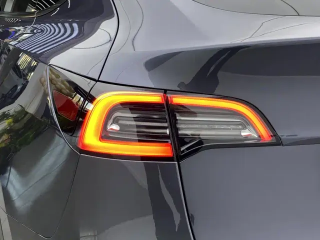 Tesla Model Y — Фото автомобиля 7