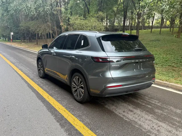 Geely Galaxy Starship 7 EM-i — Фото автомобиля 3