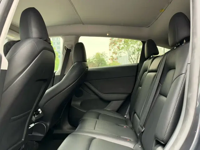 Tesla Model Y — Фото автомобиля 7