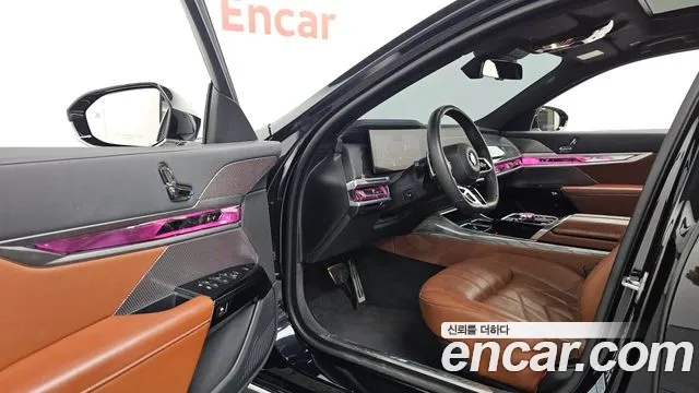 BMW 7 Series G70 — Фото автомобиля 10