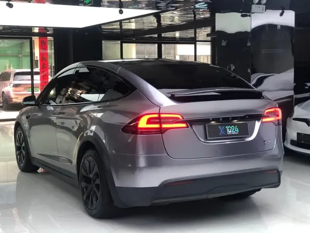 Tesla Model X — Фото автомобиля 5