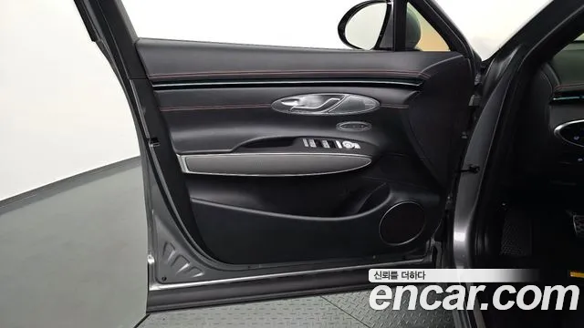 Genesis GV70 — Фото автомобиля 13