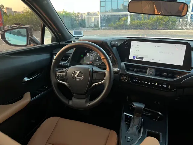 Lexus UX — Фото автомобиля 10