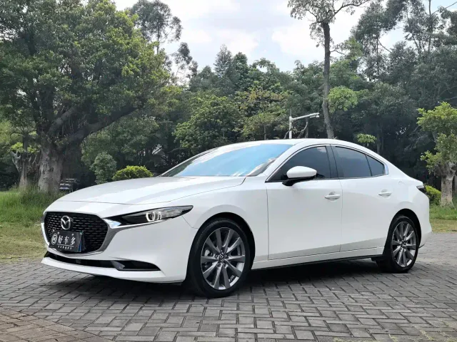 Фотография автомобиля — Mazda Axela
