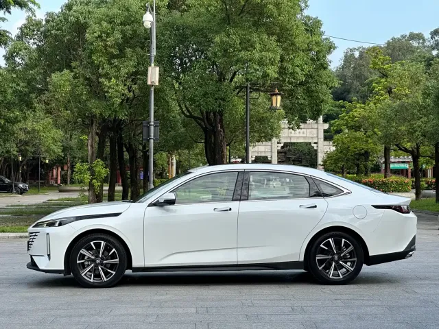 Changan Eado — Фото автомобиля 9