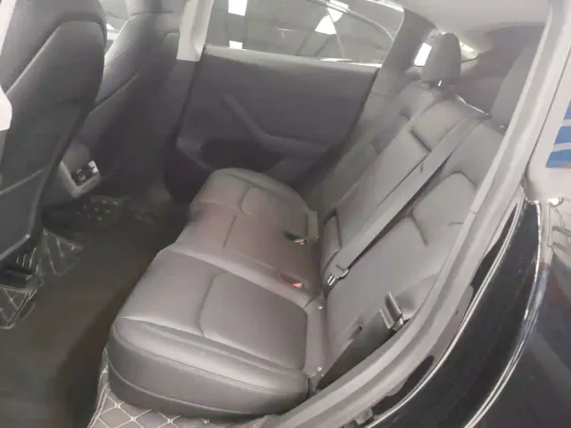 Tesla Model Y — Фото автомобиля 16