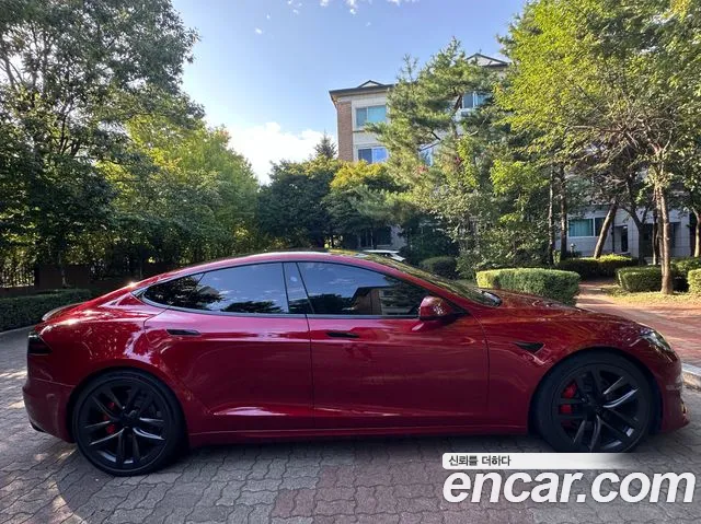 Tesla Model S — Фото автомобиля 9