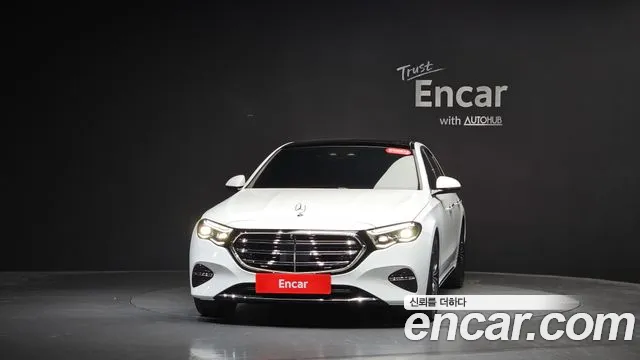 Mercedes-Benz E-Class — Фото автомобиля 3