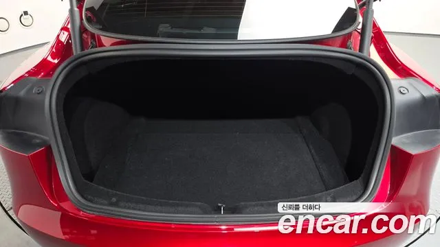 Tesla Model 3 — Фото автомобиля 19