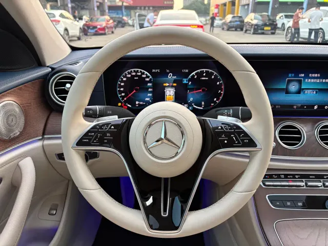 Mercedes-Benz E-Class — Фото автомобиля 6