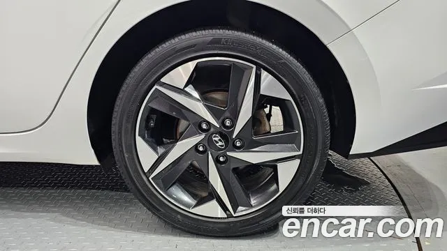 Hyundai AVANTE Avante (CN7) — Фото автомобиля 15