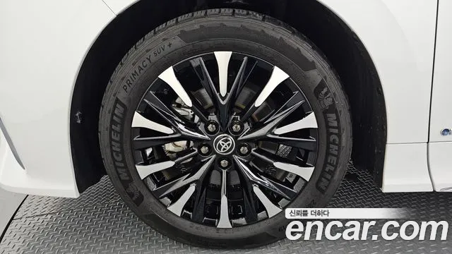 Toyota Alphard — Фото автомобиля 4