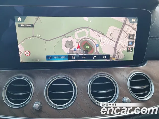 Mercedes-Benz E-Class — Фото автомобиля 18