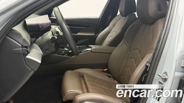 BMW 5 Series G60 — Фото автомобиля 14