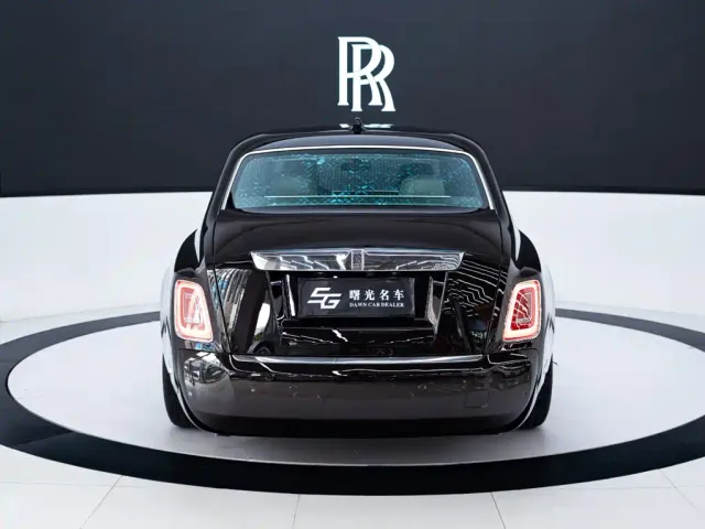 Rolls-Royce Phantom — Фото автомобиля 5