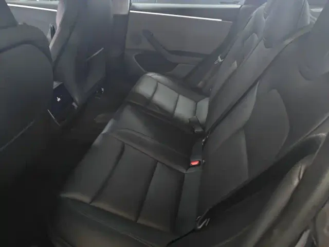 Tesla Model 3 — Фото автомобиля 16