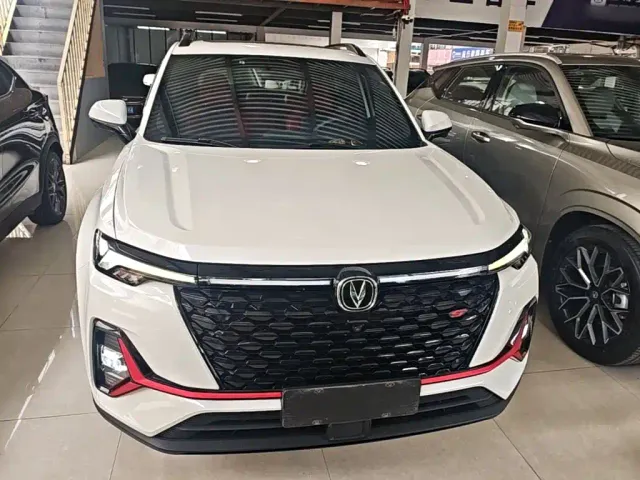 Changan CS35 Plus — Фото автомобиля 2