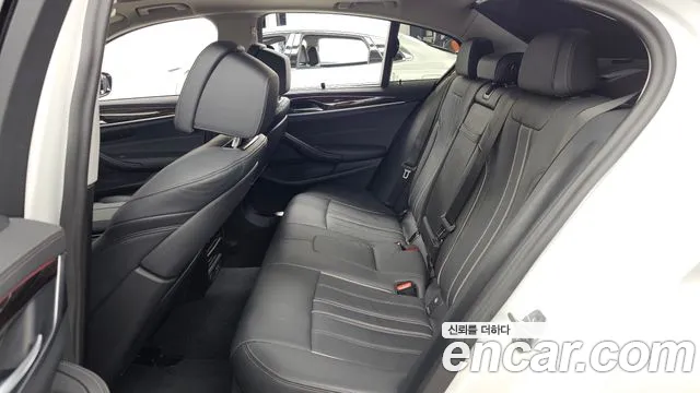 BMW 5 Series G30 — Фото автомобиля 16