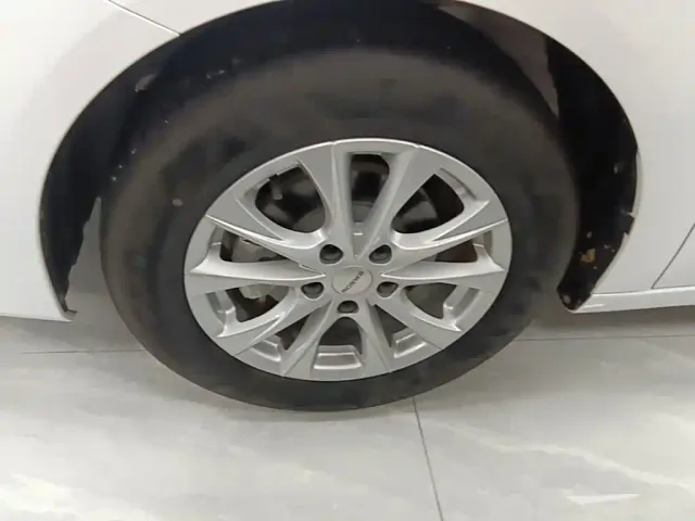 Roewe i5 — Фото автомобиля 22