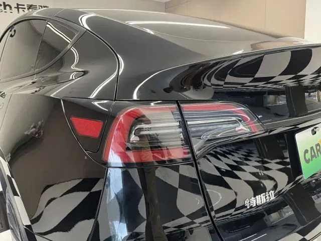 Tesla Model Y — Фото автомобиля 10