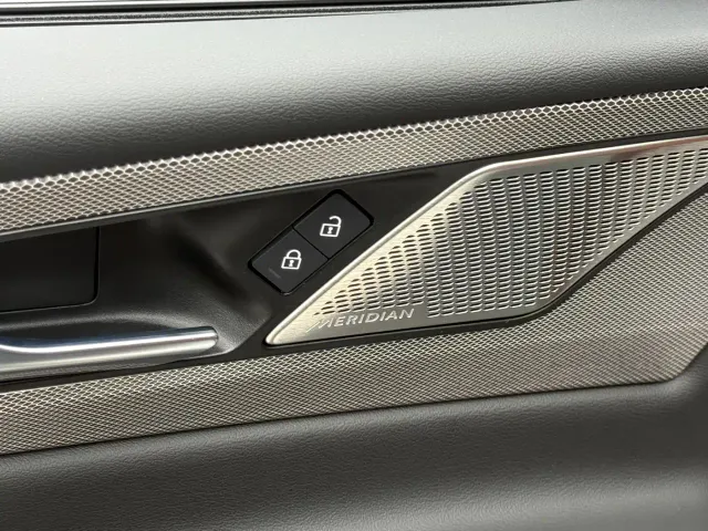 Jaguar XEL — Фото автомобиля 13