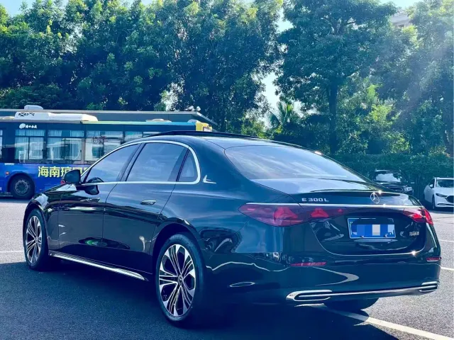 Mercedes-Benz E-Class — Фото автомобиля 7