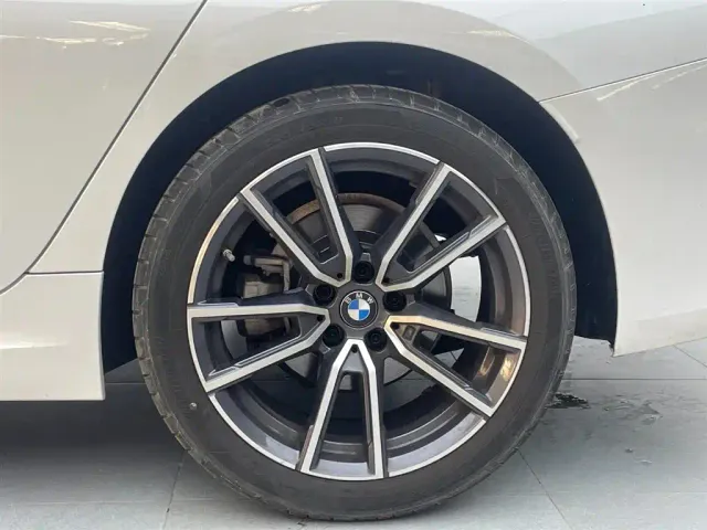 BMW 3 Series — Фото автомобиля 17