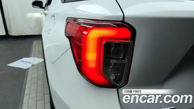 Ford Explorer — Фото автомобиля 19